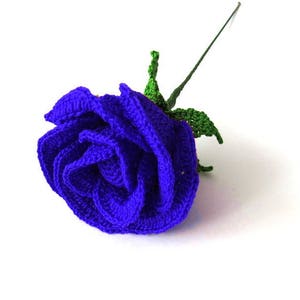 Crochet rose pattern valentine half open long stem rose image 3