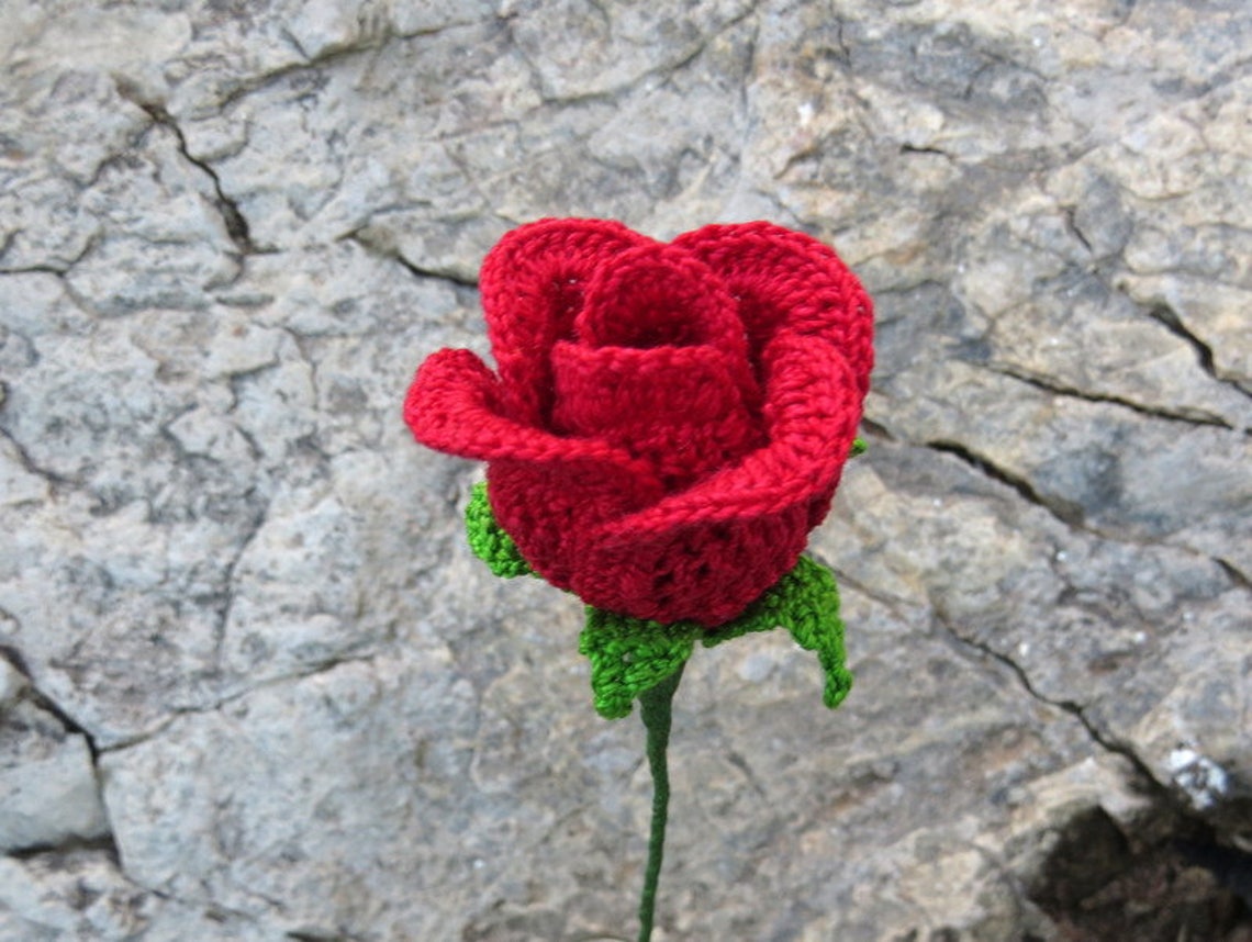 Crochet rose bud pattern long stem rose hybrid tea rose home Etsy