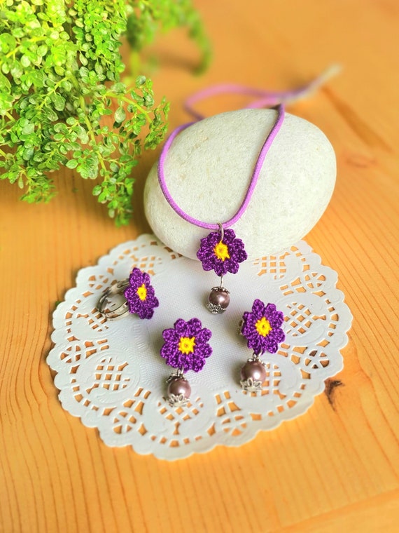 tiny crochet flower pattern