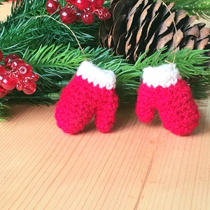 Crochet Mini Christmas Mittens Pattern, Ornament DIY (PDF Pattern)