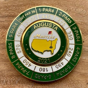 Fabuloso 2021 Masters Augusta Golf Club Esmaltado Moeda Marcador de Bola de Golfe com suporte de jardas para cartão de pontuação Mondomarker. Presente de golfe de excelente qualidade.