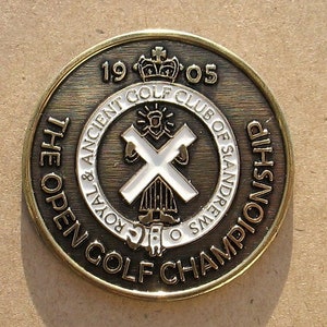 Moneda de marcador de bola de golf pintada a mano para el Campeonato Abierto de 1905 - Old Course St Andrews Golf Links Scotland.