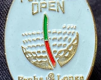 Wyjątkowa emaliowana odznaka golfowa z okazji turnieju Portugal Open w klubie golfowym Penha Longa w Portugalii. Wyjątkowy prezent golfowy na 32. urodziny lub prezent z 1994 roku.