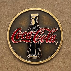 Marcador de pelota de golf vintage - Coca Cola. Raro marcador de pelota de golf antiguo, pintado a mano. Magnífico regalo de golf para golfistas. Regalo de cumpleaños.