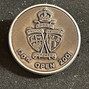 Segna pallina da golf Royal Lytham Golf Club Open 2001. Regalo di golf per il compleanno di 23 anni. Un regalo di golf con stelo in metallo goffrato in peltro vintage di rara qualità