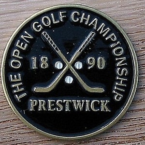 Moneta in rilievo Del Golf Ball Marker dipinta a mano per l'Open Championship del 1890. Il Prestwick Golf Club in Scozia. Regalo unico per ogni golfista.