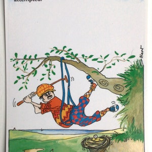 Cartão postal de golfe - diversão cômica divertida. Ideal para transformar em um cartão de aniversário de golfe ou presente artístico para marido, esposa, amigo. Tacada de golfe impossível.