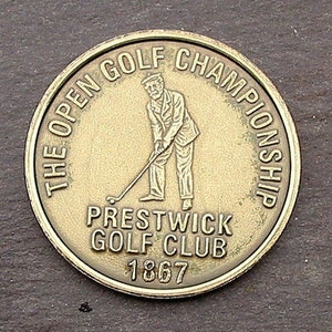 Moneta in rilievo con marcatore per palline da golf dipinto a mano per l'Open Championship del 1867. Il Prestwick Golf Club in Scozia. Regalo unico per qualsiasi golfista.
