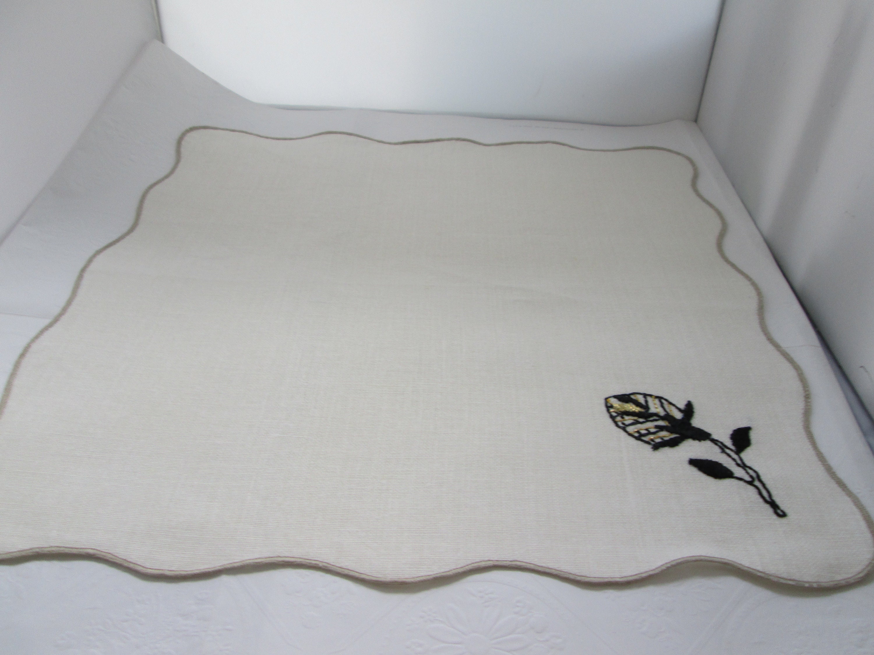 Vintage Set of 4 Scalloped Beige Cloth Napkins w Embroidered Etsy