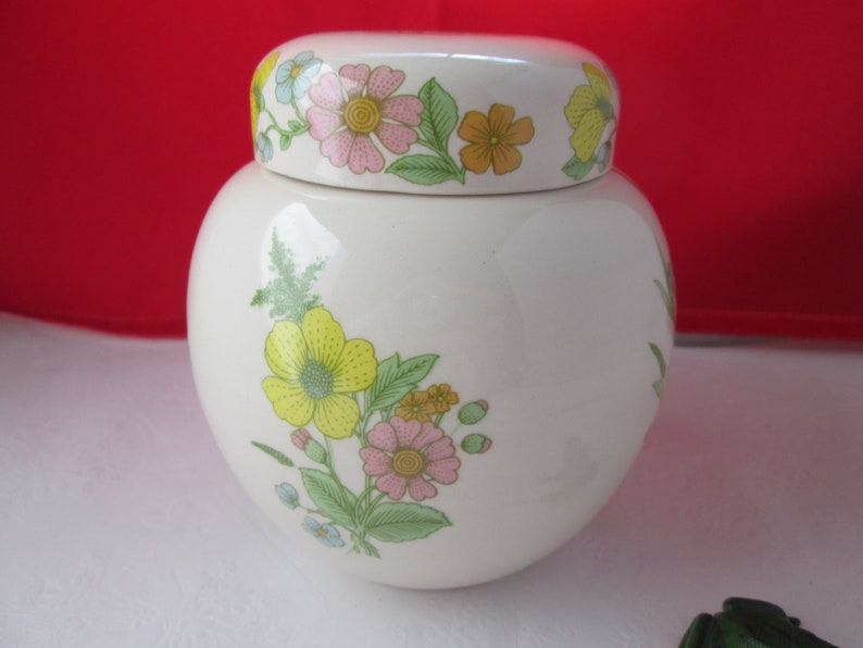 Vintage Sadler English Porcelain Ginger Jar w Spring Flowers Tea Caddy Tea Jar Floral ginger jar flower ginger jar English jar storage jar