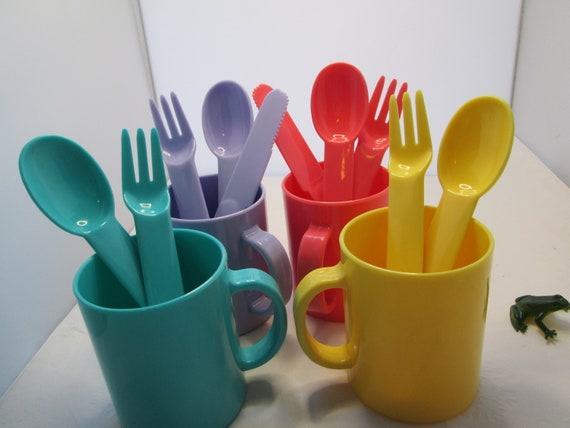 VTG Plastic Picnic Mugs and Utensils Incomplete Set Picnic Ware