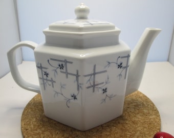 Vintage Toscany Collection Azure Pattern Blue White Graphic Teapot
