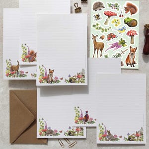 Woodland Animals Stationery Set: 20 sheets of Letter Writing Paper, Stickers and 10 Envelopes