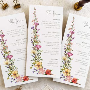 Elegantes tarjetas de menú de boda con motivos florales en acuarela para tu gran día