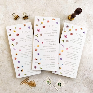 Cartes de menu de mariage de fleurs sauvages avec un beau design floral