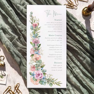 Tarjetas de menú de boda con vegetación rosa ruborizada para tu gran día