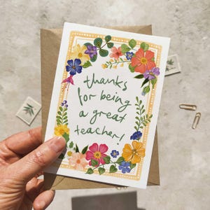 Carte et enveloppe florales lumineuses et colorées de remerciement de professeur