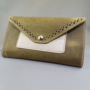 Porte-feuille Rouxie kaki z dekoracją cuir doré.