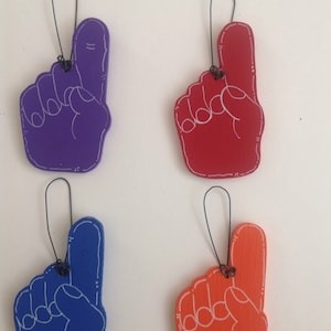 Expédition rapide - Ornement de Noël personnalisé en bois athlétique Sport Foam Finger - Bois peint à la main