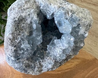 超巨大セレスタイトジオード　原石 Amazon.co.jp: 天然水晶の原石 ナチュラル美しいブルー