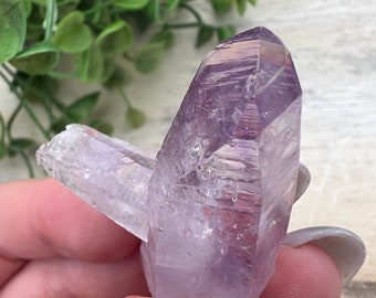 lovely Vera Cruz specimen deep purple color with excellent clarity about 1.5 inch with a transmitter point