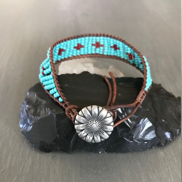 Southwestern seed bead bracelet | Pewter Daisy clasp| leather | Boho | vintage | Sundance Style