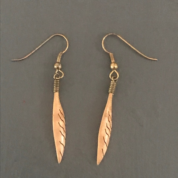 Carved wood feather Dangle Earrings | Vintage Southwest carved earrings | Gypsy Boho Feathers