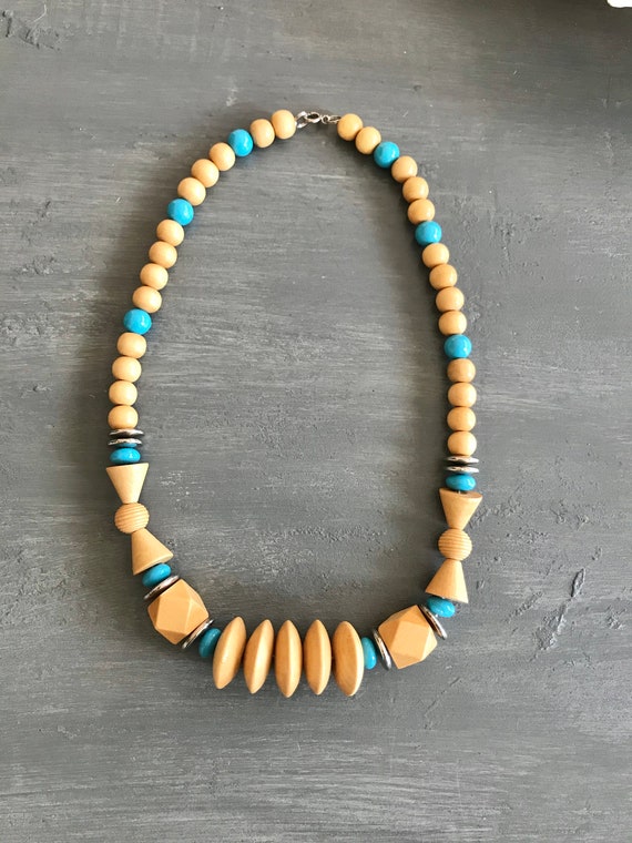 Mid Century Honey Wood and Blue Bead Necklace | Mo