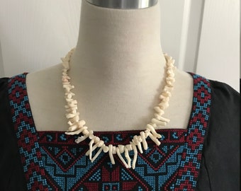 The Coral and Limpet Necklace Ka Lei \u02bb\u0100ko\u02bbako\u02bba a me Ka \u02bbOpihi