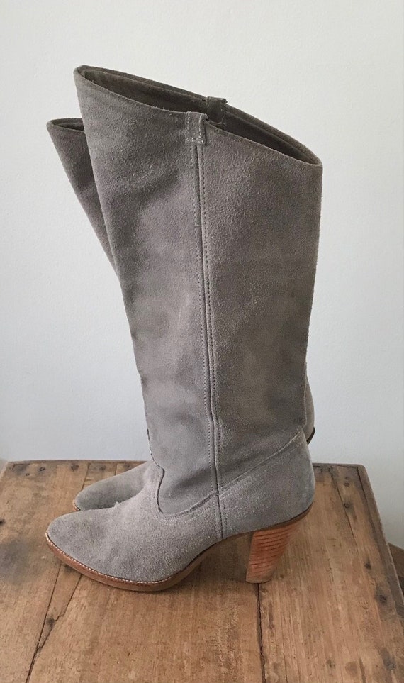 Dingo Stacked Heel Boot | Vintage Grey Suede | Wes