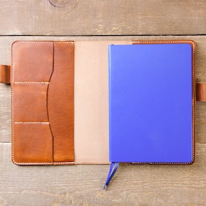 Couverture moyenne A5 Leuchtturm1917 - Passants pour stylos - Pochettes pour cartes - Tan anglais