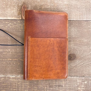 Funda para cuaderno de piel expandida Moleskine en piel Dublin Horween color tostado inglés con cierre de banda elástica y bolsillos imagen 5