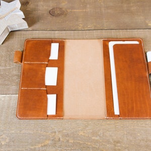 Housse pour ordinateur portable Midori MD - A5 - Passants pour stylos - Pochettes pour cartes - Cuir fauve anglais