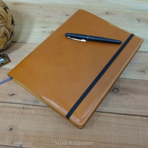 Housse pour ordinateur portable XL Moleskine en cuir Horween marron clair avec porte-cartes