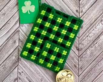 Plastic Canvas: Pocket o' Luck Gift Card Holder Set (set of 3 items -- pocketed gift card holder, mini card and coin)