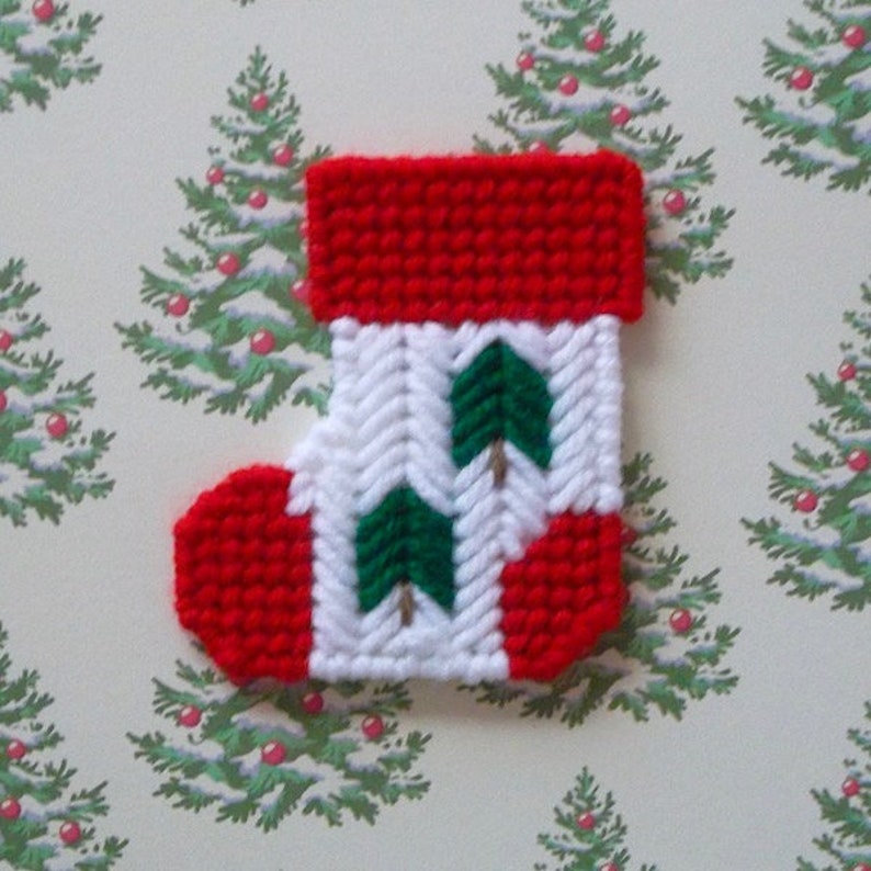 Plastic Canvas Pattern: Christmas Stockings zig - Etsy