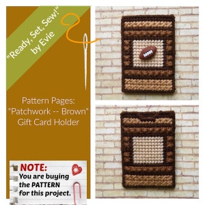 Könnte beinhalten: Gehäkelter Geschenkkartenhalter in Brauntönen mit einem Football-Motiv. Das Design umfasst ein zentrales Quadrat und horizontale Streifen. Das Bild zeigt auch den Text: "Ready, Set, Sew!" by Evie, und "Patchwork -- Brown" Gift Card Holder.
