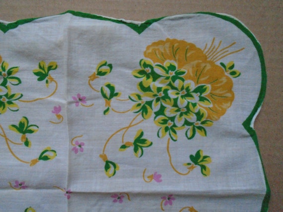 Vintage Hankie, Bouquets of Yellow and Green Flow… - image 3