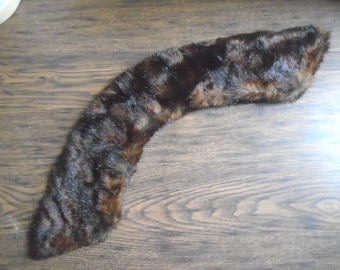 Collo in pelliccia sintetica di visone con asole