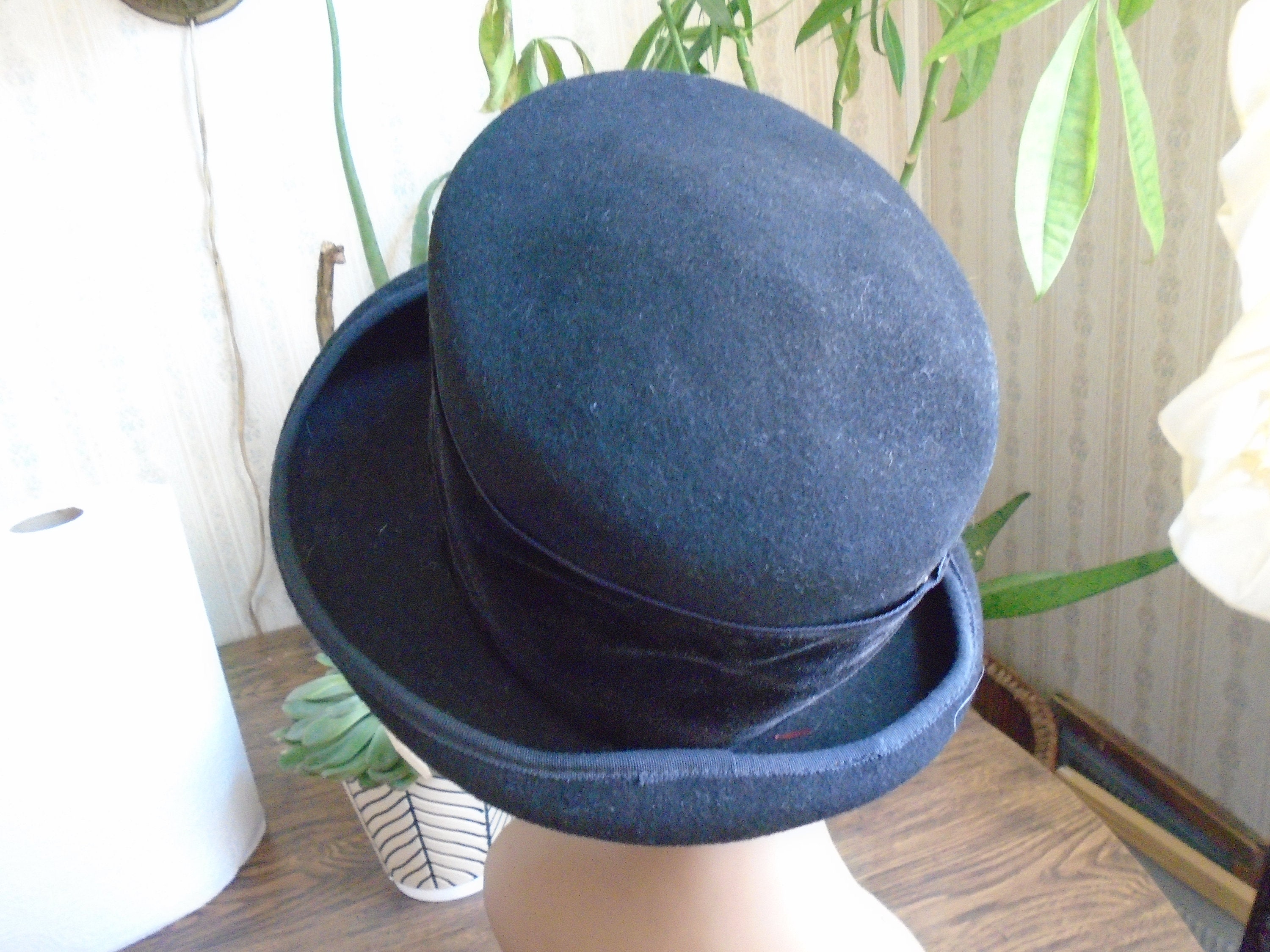 Lily B by Eric Javits Black Wool & Velvet Upturn Hat with Pearls Buy Vintage Eric Javits Wool Hat: Black Velvet Band, Silky  main image 3
