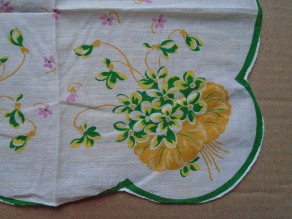 Vintage Hankie, Bouquets of Yellow and Green Flow… - image 2
