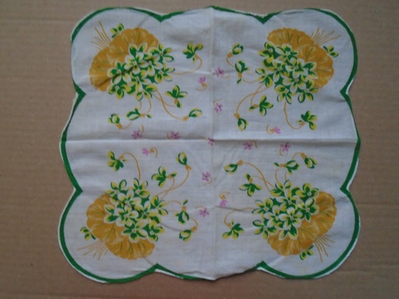 Vintage Hankie, Bouquets of Yellow and Green Flow… - image 7