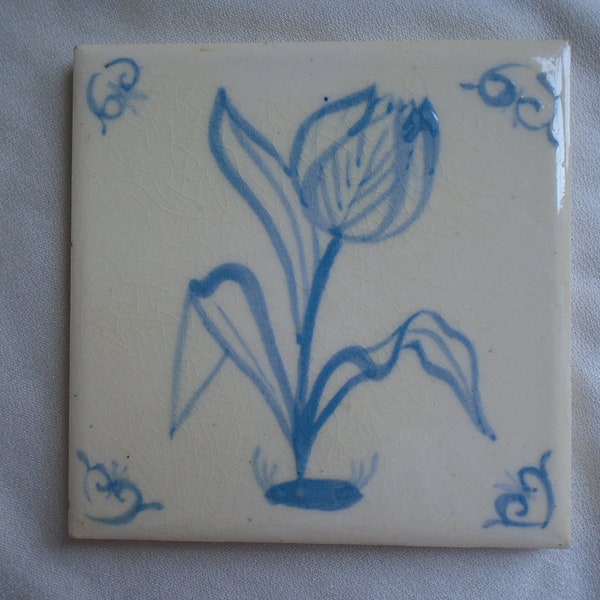 Carrelage bleu et blanc antique, tulipe, encaustique américaine AE 357