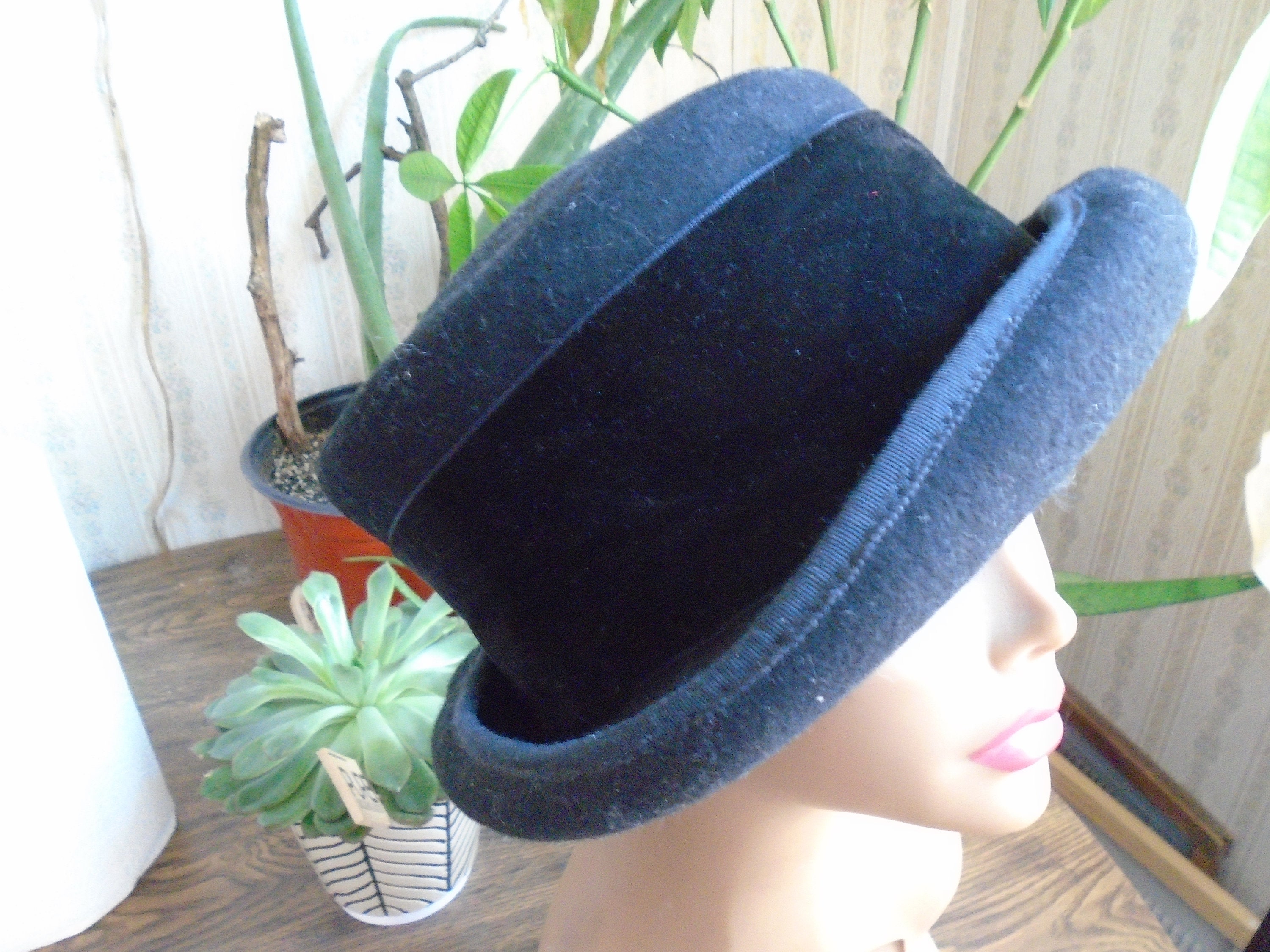 Buy Vintage Eric Javits Wool Hat: Black Velvet Band, Silky  display picture 1