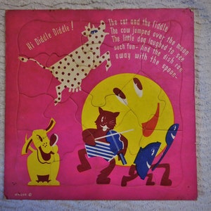 Quebra-cabeça de bandeja de rima infantil dos anos 1950, Hey Diddle Diddle Cat and Fiddle de Walzer, quebra-cabeça infantil de papelão vintage FS