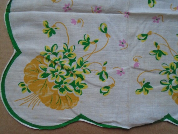 Vintage Hankie, Bouquets of Yellow and Green Flow… - image 5
