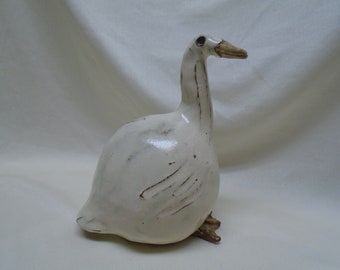 Pato de cerámica hecho a mano de 7&quot;, firmado y fechado, dedo roto en el pie izquierdo