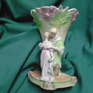 Vintage PAULUX Japan 7-1/2&quot; Vase With Romantic Couple
