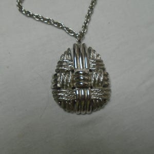 collier Lisner vintage, pendentif argenté, chaîne de 61 cm