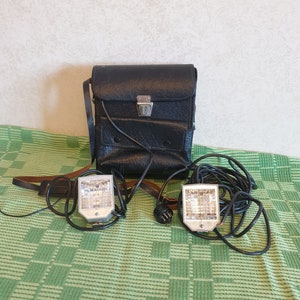 Flash per fotocamera vintage Flash per foto Luch-70 Flash per fotocamera sovietico Flash antico in custodia originale in pelle nera, vintage sovietico